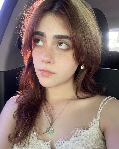 Isabella Angelina  visual