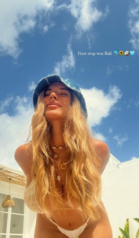 pia__kim onlyfans topless