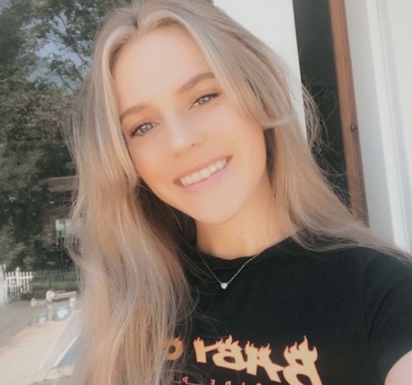 Alyssa Bryanne onlyfans naked pics