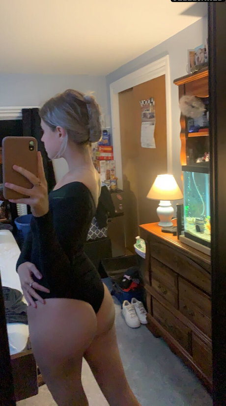 Alyssa Bryanne onlyfans pictures