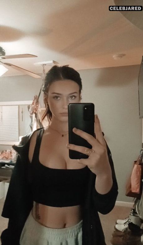 Savannah Colver onlyfans nude leaked