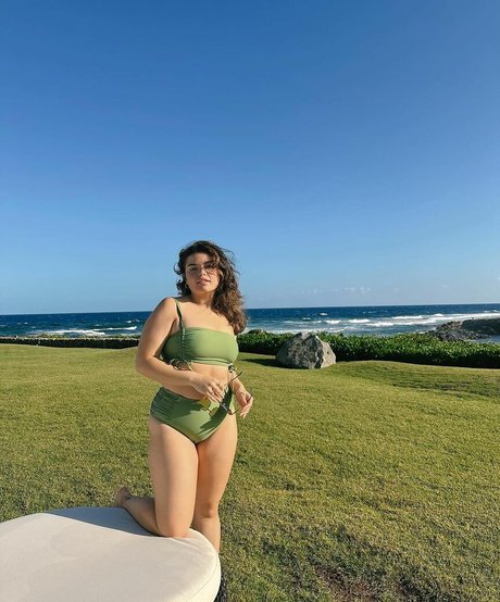 Alondra Larson onlyfans strip tease