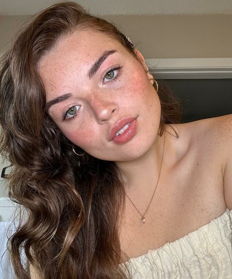 Alondra Larson onlyfans explicit content