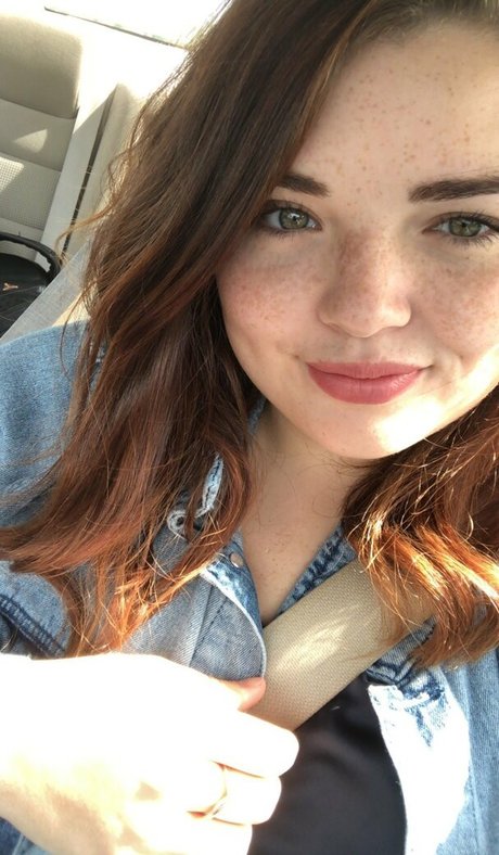 Alondra Larson leaked nudes onlyfans