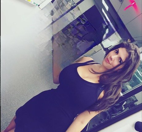 Emily Helen Barry naked onlyfans