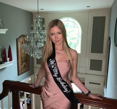 Lindsay Farland onlyfans leak new