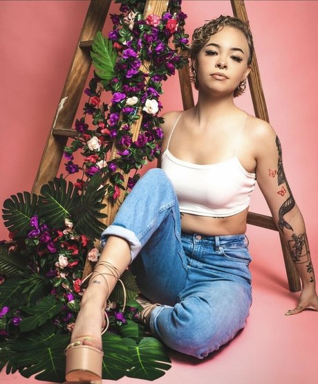 angelixxxo onlyfans content type