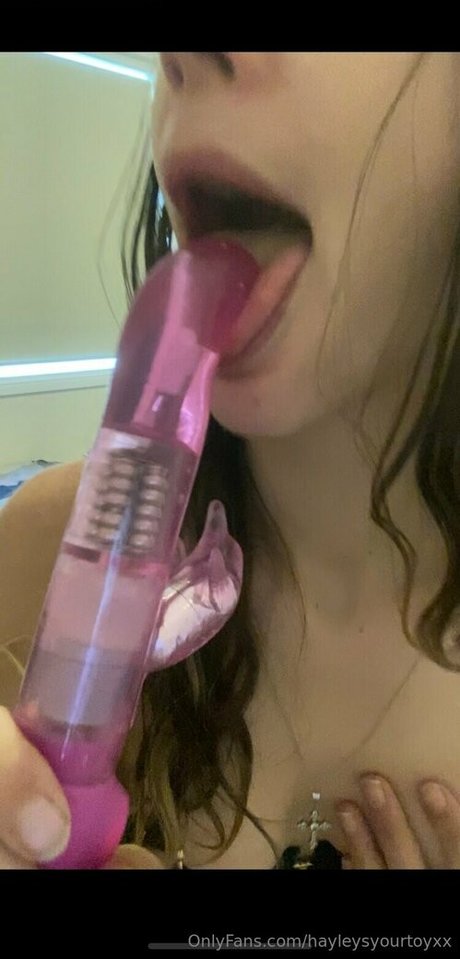 hayleysyourtoyxx onlyfans pic
