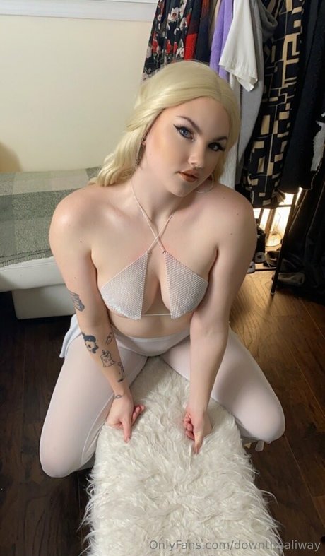 downthealiway onlyfans leaked photos