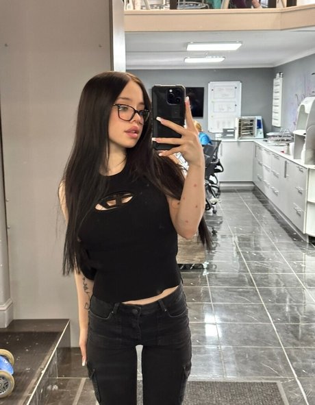 lyna com only fans naked