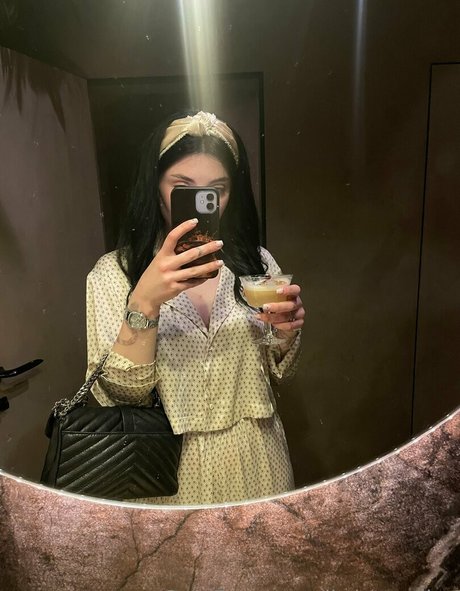 little mollyy onlyfans leaked nude