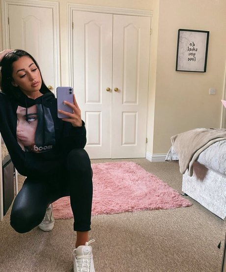 Chloe Reynolds onlyfans leak