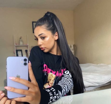 Chloe Reynolds onlyfans naked