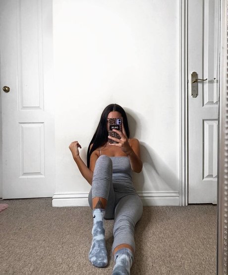 Chloe Reynolds feet onlyfans