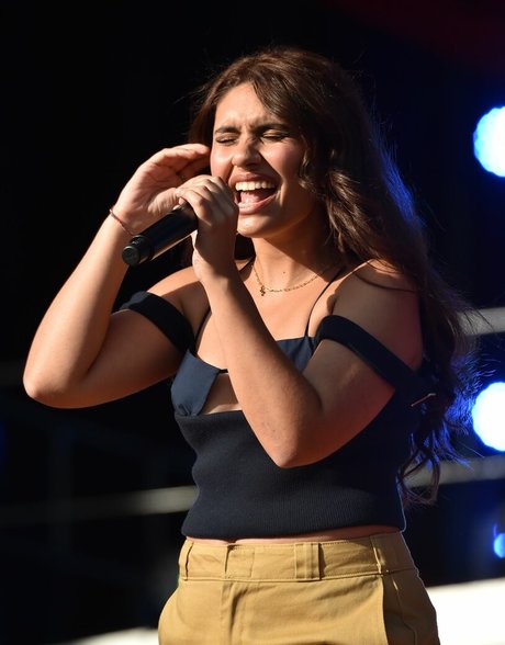 Alessia Cara onlyfans model