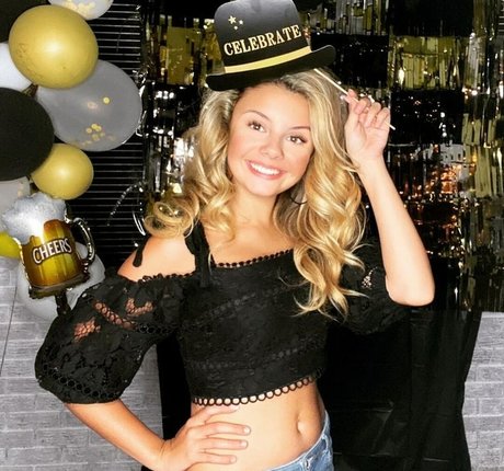 Mallory James Mahoney onlyfans model images