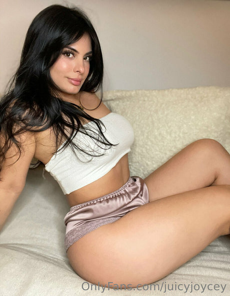 Juicyjoycey onlyfans naked