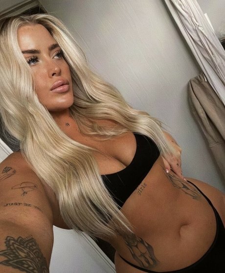 Libby Stokes nude only fans