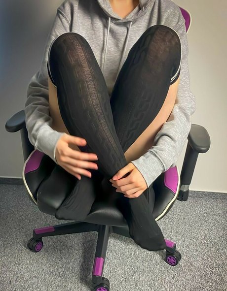 Kyra Wild onlyfans striptease