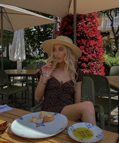 Nicola Hughes porn onlyfans