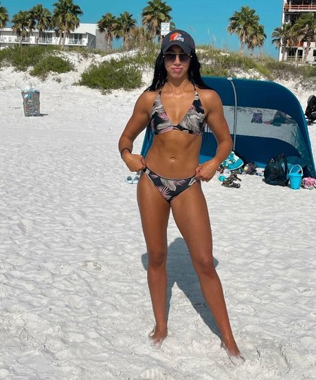 Indi Hartwell boobs onlyfans