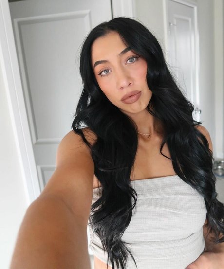 Indi Hartwell nude leak onlyfans
