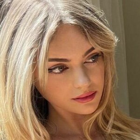 Bellashhh nude onlyfans leaked