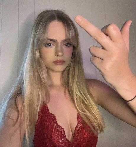 Bellashhh onlyfans model