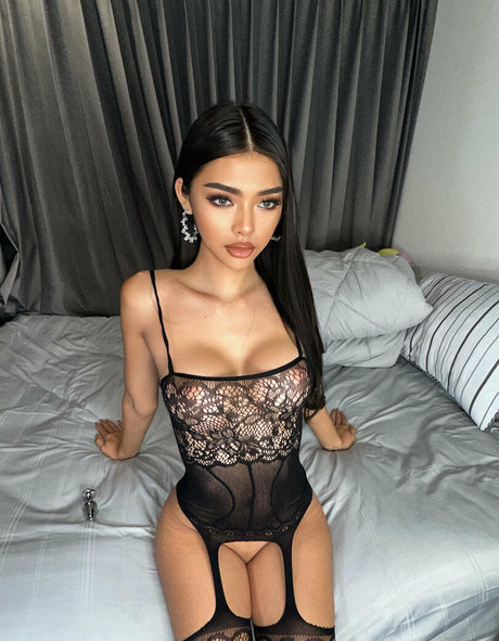 SgLily onlyfans images