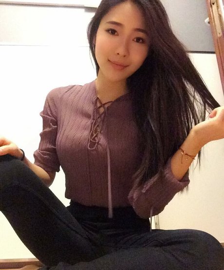 Lizwenya strip onlyfans