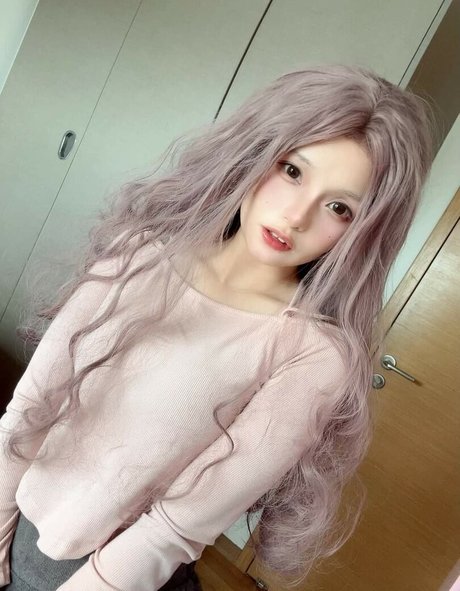 luckyeliee onlyfans model photo