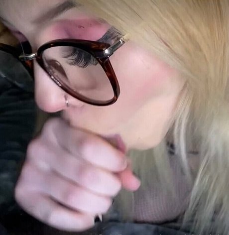 emmyyyraee onlyfans model photo