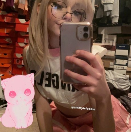 emmyyyraee nude onlyfans leaks