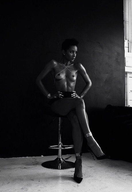 Tanaya Henry onlyfans strip