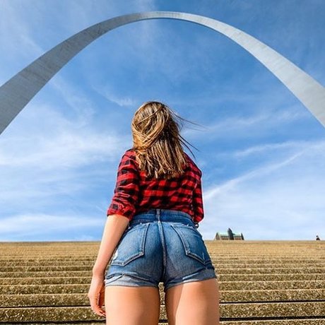 Sasha Emiri Sander strip onlyfans