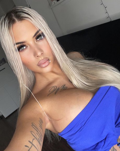 Deminecka_ onlyfans content