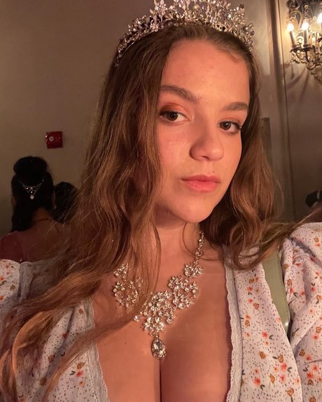 Mayaisfiya strip onlyfans