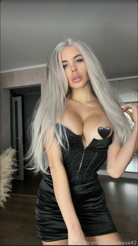 smile onlyfans sexy naked self-portrait