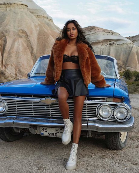 Putri Cinta onlyfans nude