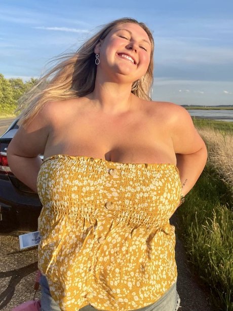 Emma Burzynski_ onlyfans striptease