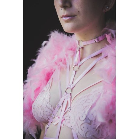 Jazmin Pastela topless onlyfans