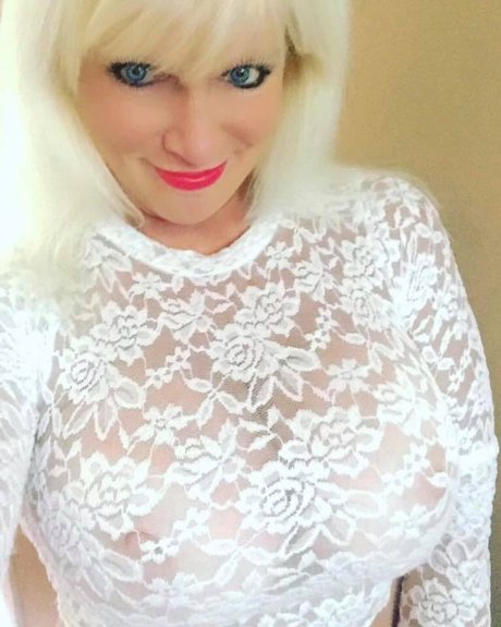 Sandie Lee_ onlyfans lesk