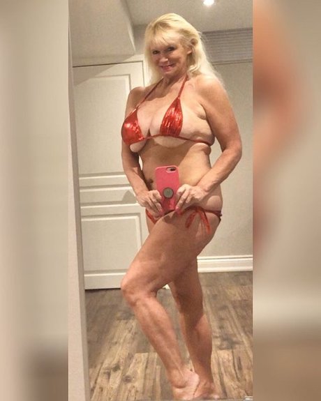 Sandie Lee_ naked onlyfans leaks