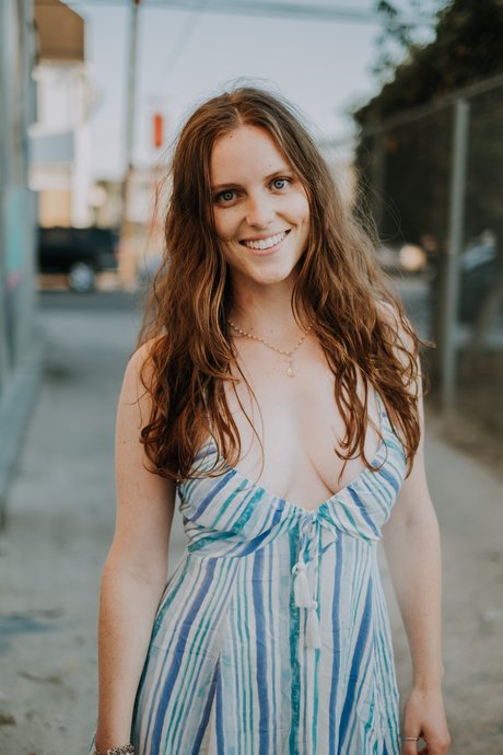 Stella Hayes_ onlyfans topless