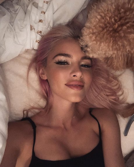 feet joi onlyfans beautiful nude self-portrait