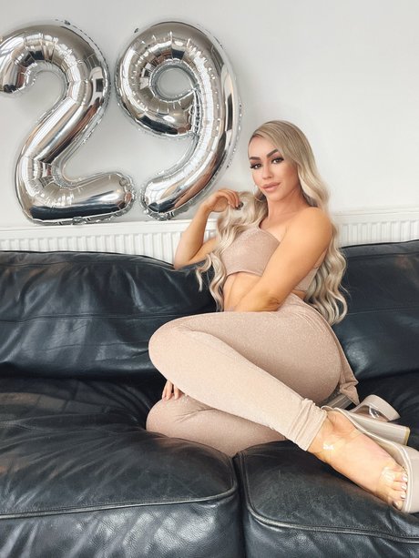 Layla Peach onlyfans posts