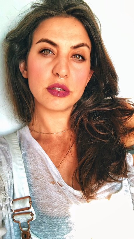 Plam V Hawly naked only fans