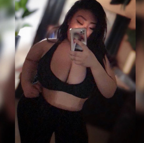 Kendra Vaaj onlyfans star