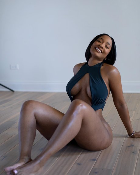 Jazzmine Jackson strip onlyfans