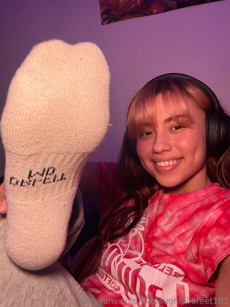 Livelaughlovefeet101 onlyfans posts